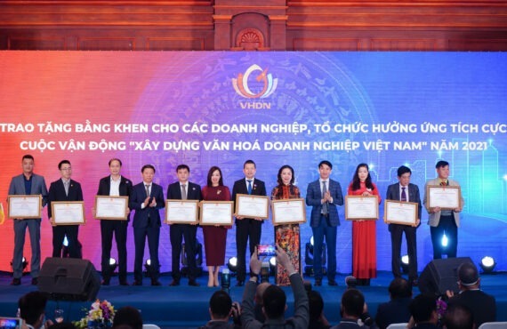Hanoi Telecom vinh dự nhận bằng khen tặng về việc tích cực hưởng ứng cuộc vận động “Xây dựng văn hóa doanh nghiệp Việt Nam” năm 2021
