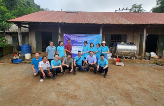 “Cánh Buồm Xanh” Club Donates Funds for Tua Sin Chai School Renovation