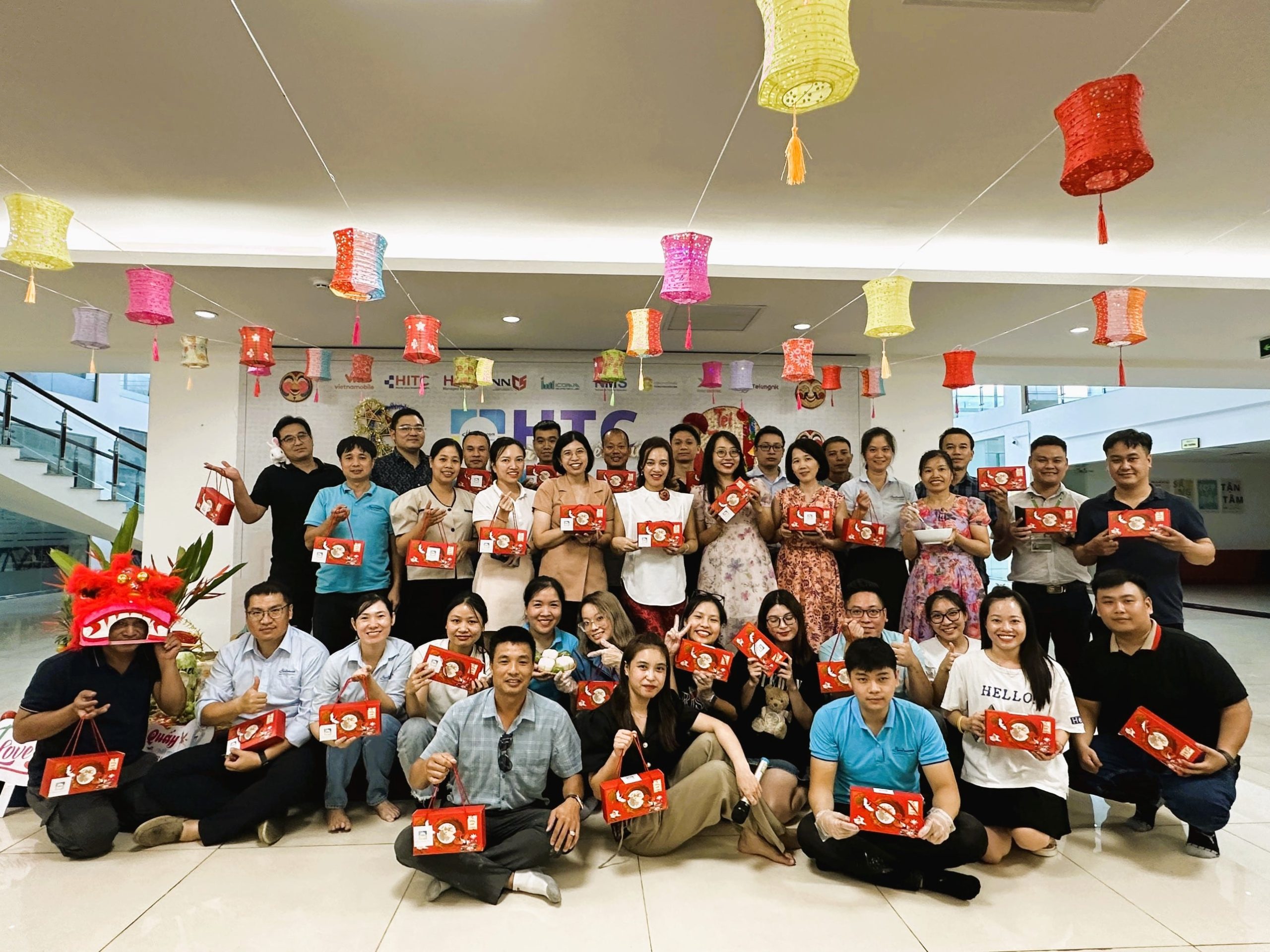 Hanoi Telecom tổ chức Workshop Làm Bánh Trung Thu
